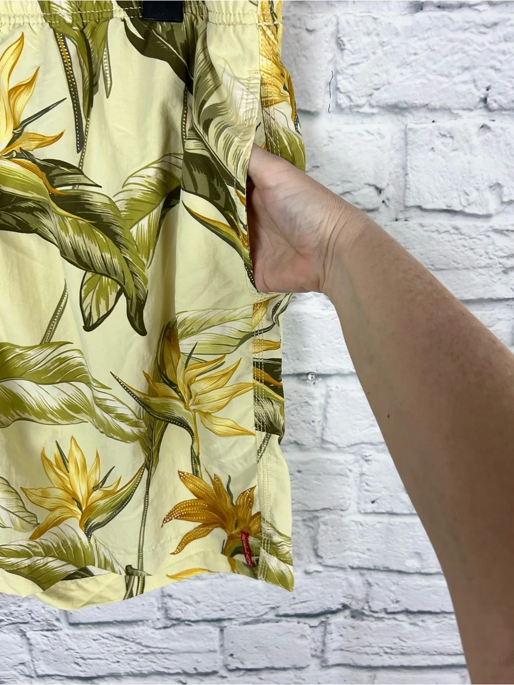 Tommy Bahama Relax Men’s XL Tropical Bird of Paradise Swim Trunks Yellow